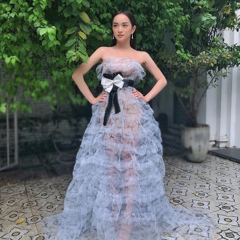 Nữ đi prom mặc gì?