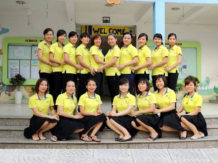 Đồng phục giáo viên mầm non rất phổ biến ở các trường tư thục
