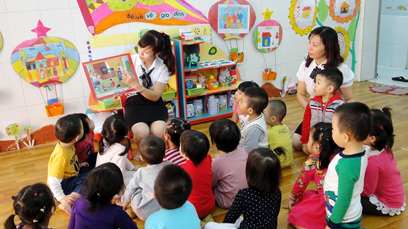 Một số mẫu đồng phục giáo viên mầm non may sẵn đẹp nhất