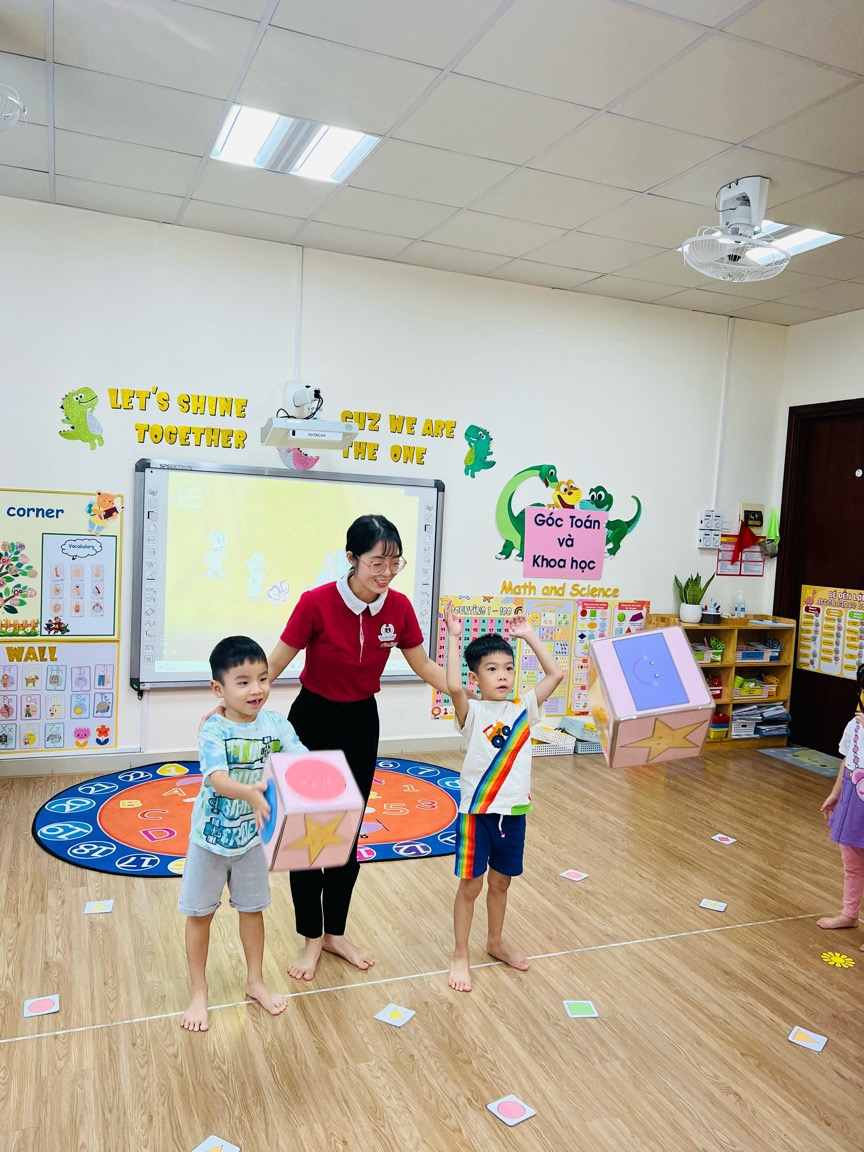 Đồng phục giáo việc mầm non Vinschool