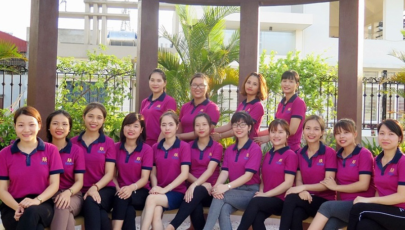Duyên Hà luôn kiểm tra kỹ lưỡng các đơn hàng đồng phục giáo viên mầm non trước khi đóng gói và gửi tới quý khách