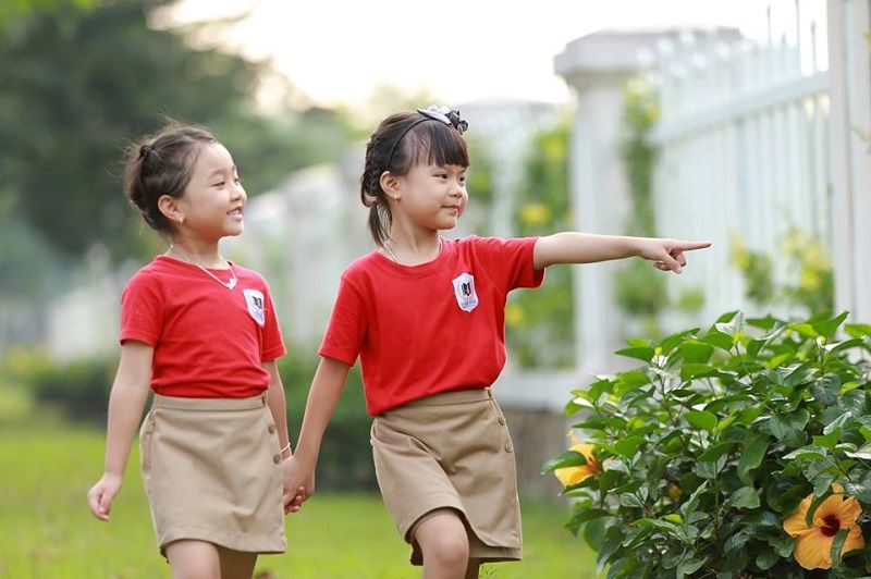 Đồng phục mầm non Vinschool được may bằng vải Lacoste cao cấp