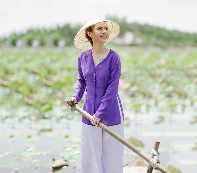 Giới thiệu áo bà ba với nón lá