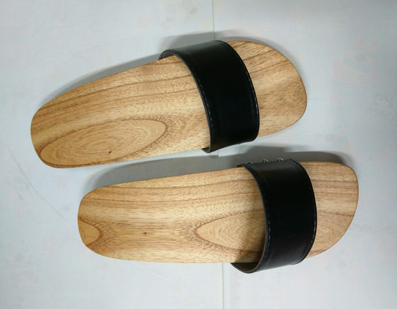 Guốc mộc đi với áo bà ba