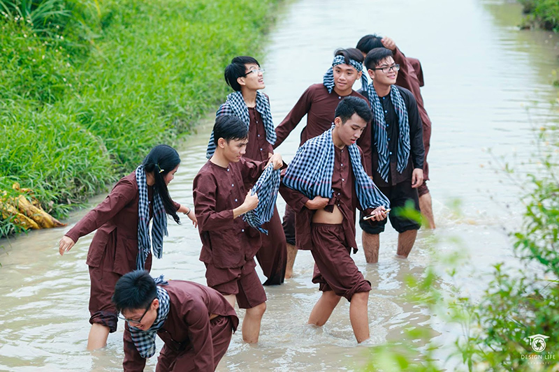 Chụp kỷ yếu áo bà ba