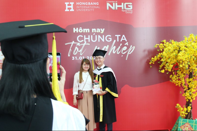 Chụp ảnh lưu niệm trong buổi lễ tốt nghiệp đại học