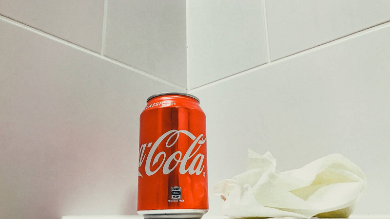 Cách tẩy trắng quần áo tại nhà với cocacola