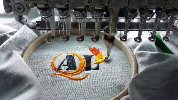 Thêu logo trên vải bằng máy