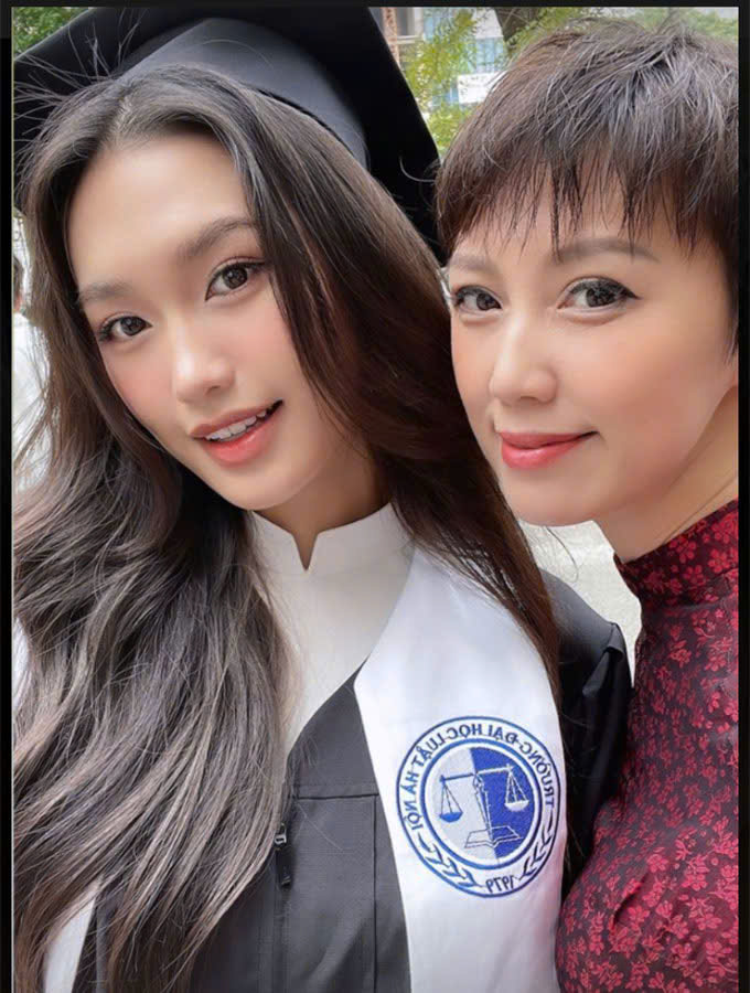 Áo cử nhân lưu niệm