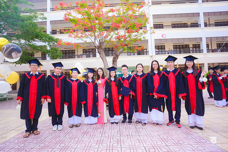 Chú ý phương thức thanh toán, vận chuyển của đơn vị cho thuê áo cử nhân