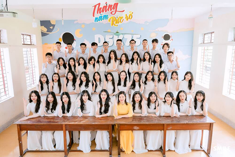 Trang trí lớp học chụp kỷ yếu đơn giản