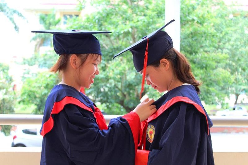 Top 10 xưởng may áo cử nhân hot nhất