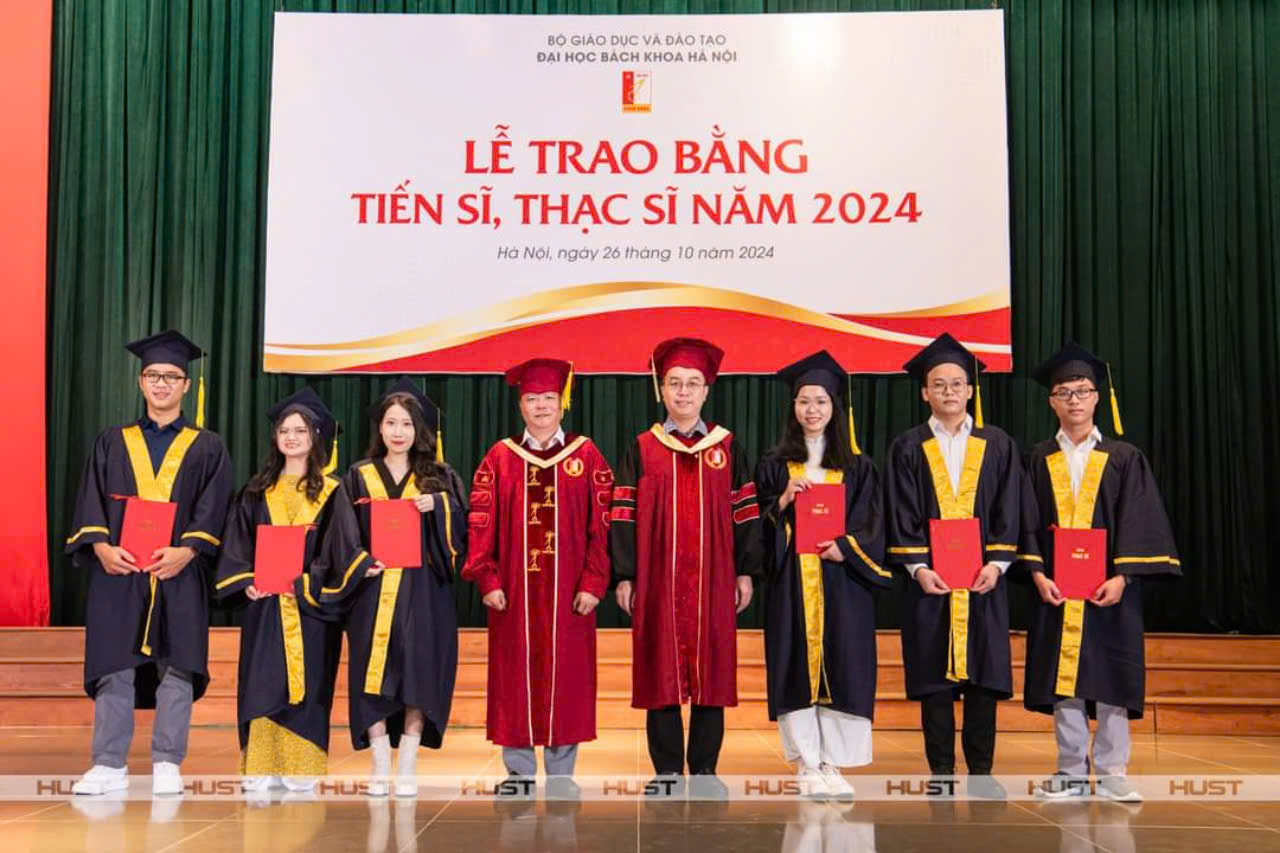 thuê áo tốt nghiệp đại học bách khoa