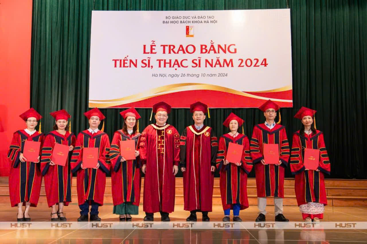 Quà tặng áo cử nhân