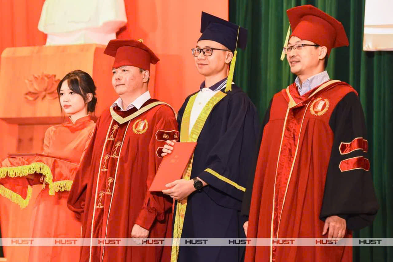 thuê áo tốt nghiệp đại học bách khoa