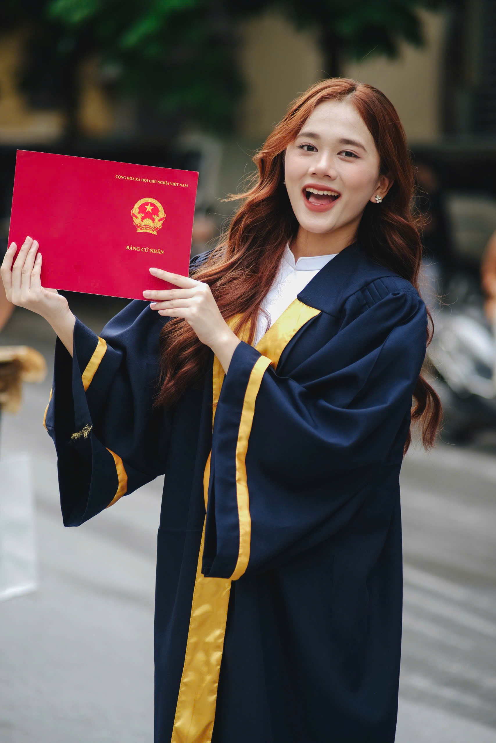 Thuê áo tốt nghiệp Đại học sư phạm Hà Nội