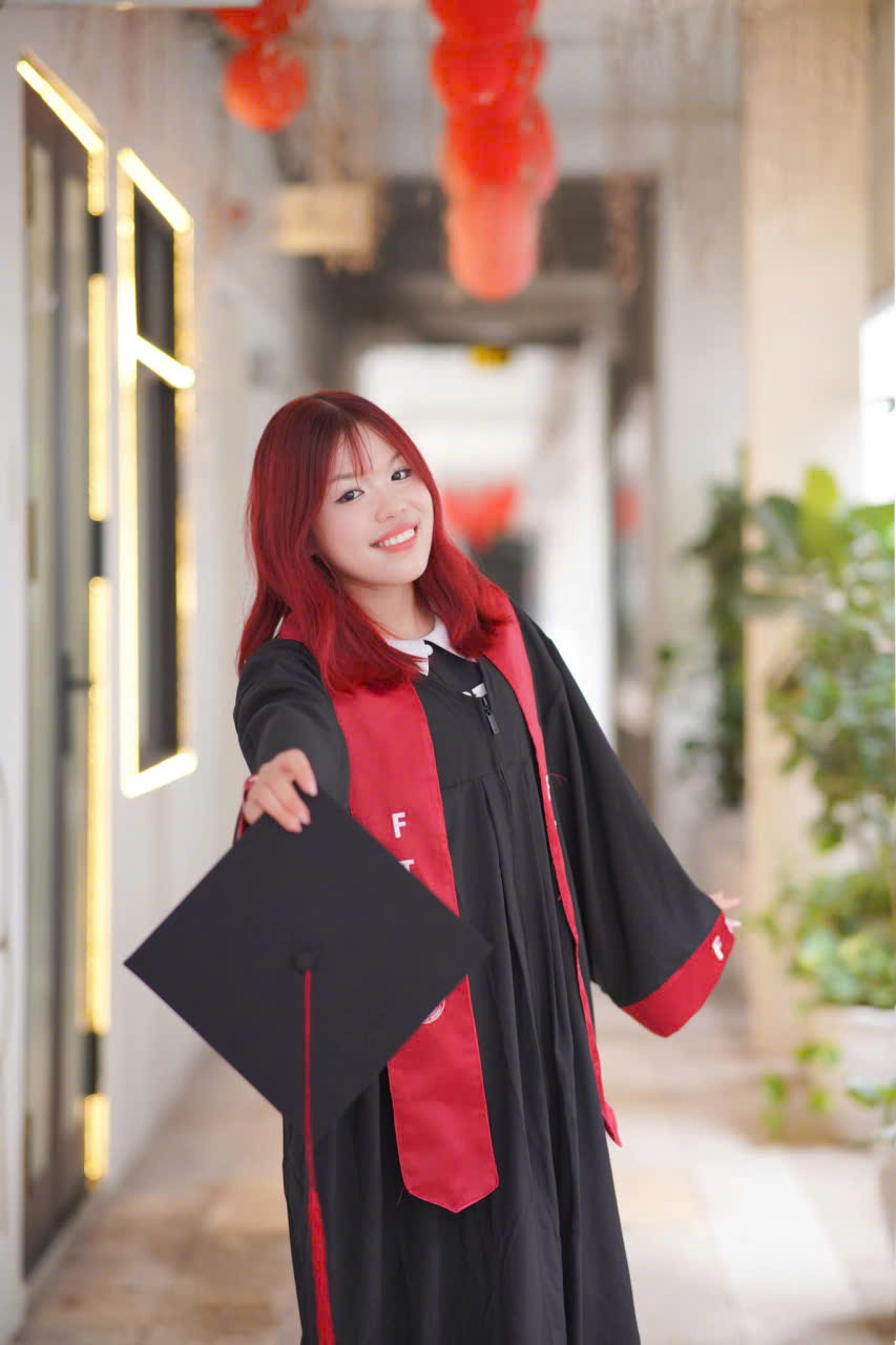 thuê áo cử nhân FTU