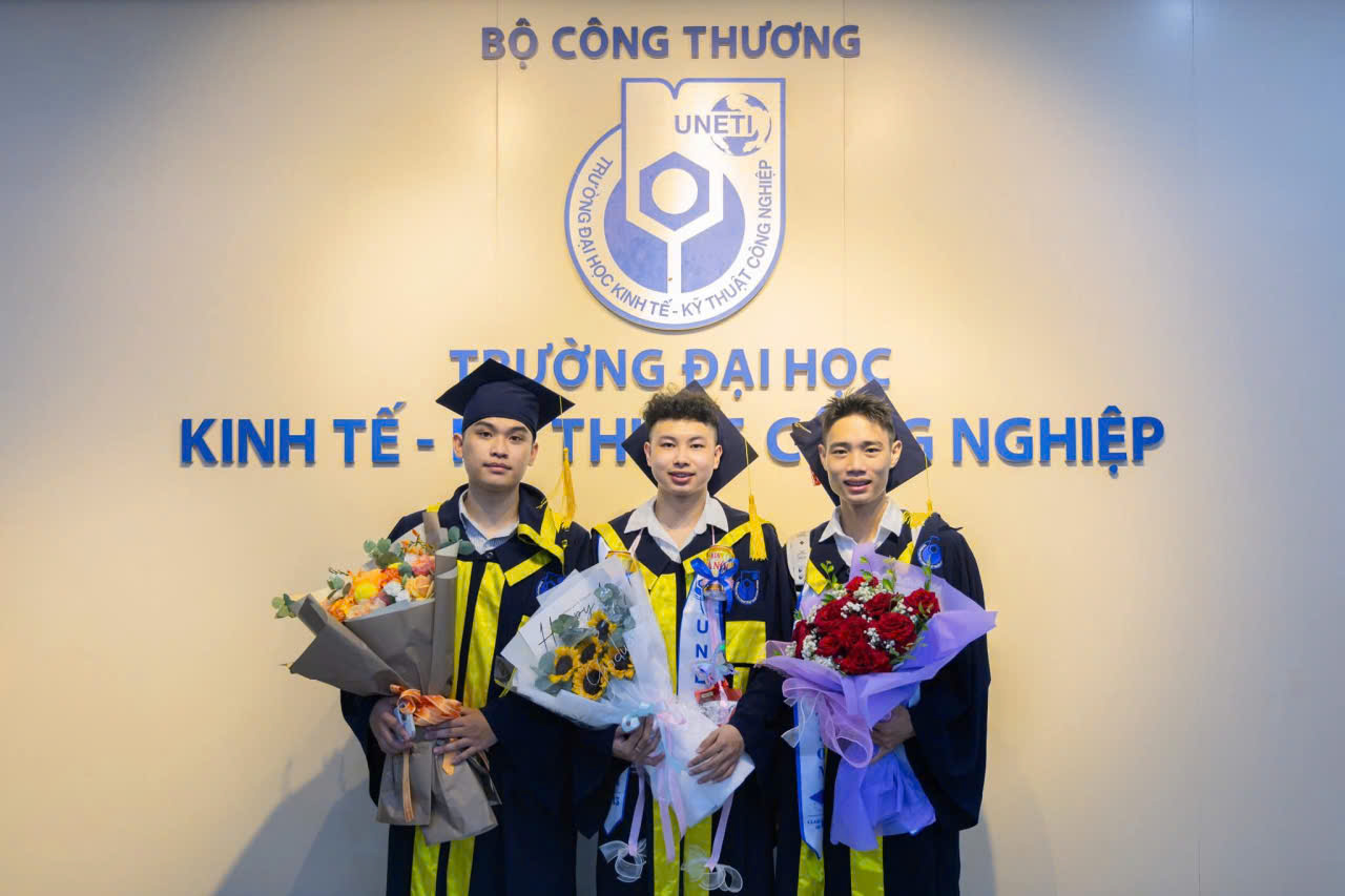 may áo cử nhân UNETI