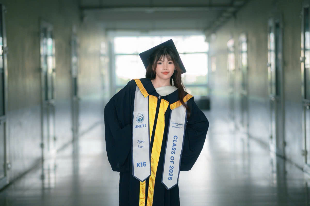 may áo cử nhân UNETI