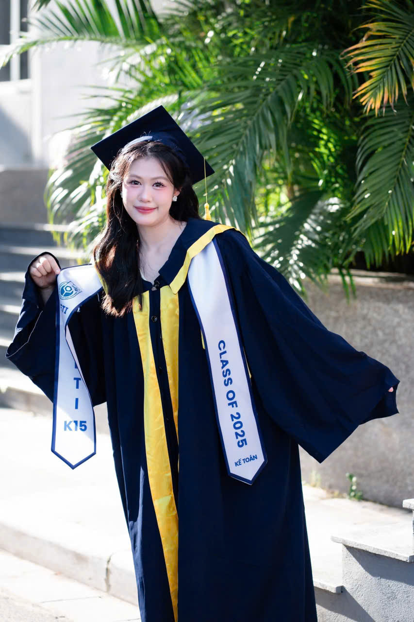 Thuê áo cử nhân UNETI