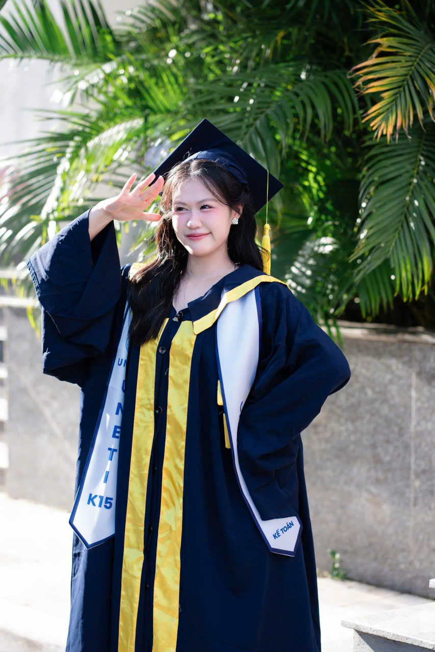 bán và cho thuê áo cử nhân UNETI