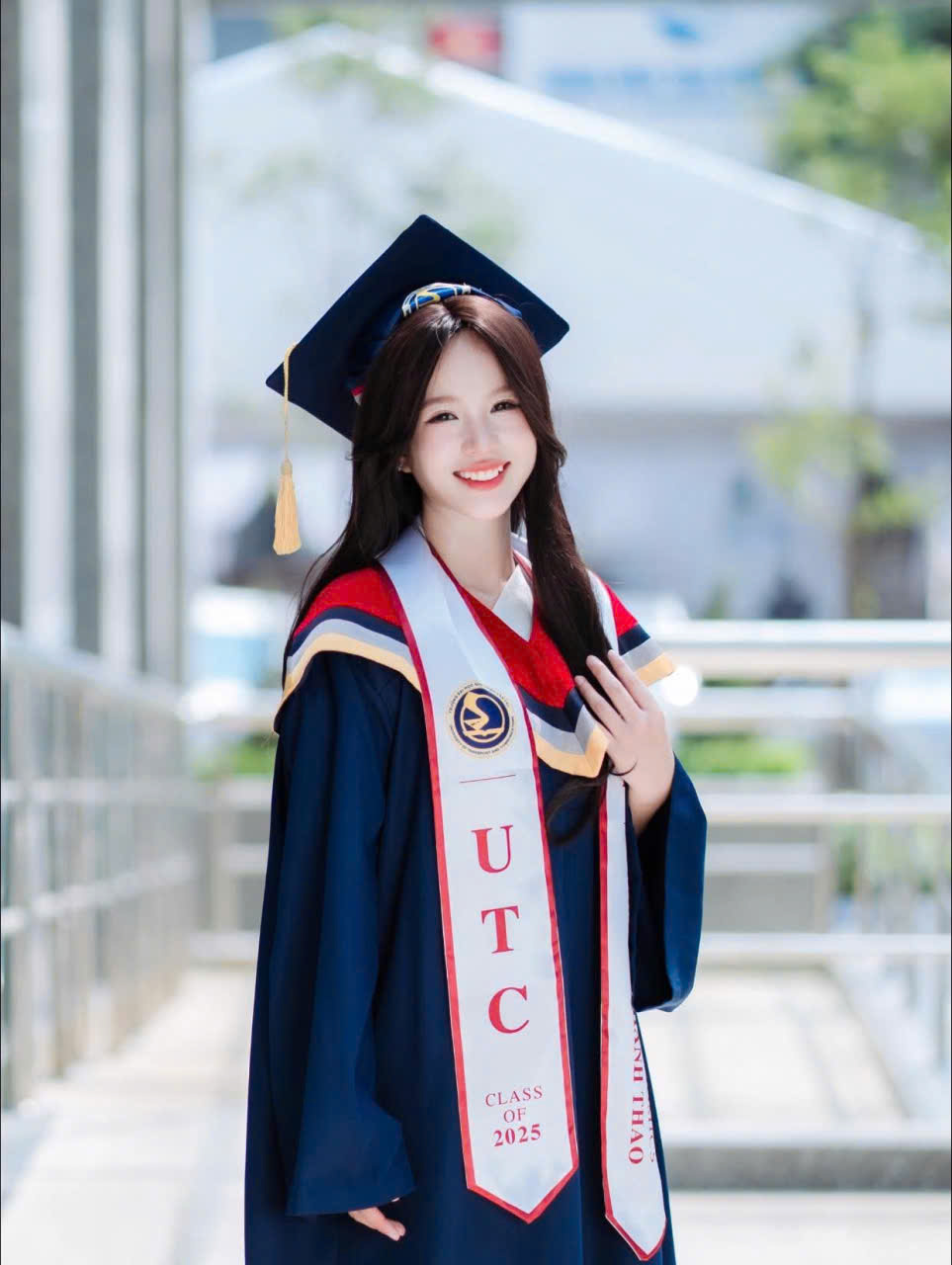 Thuê áo cử nhân đại học GTVT
