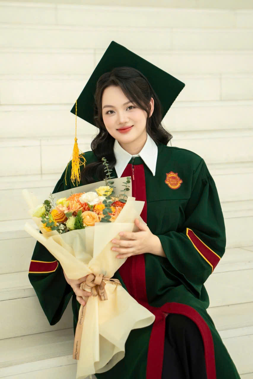 Mua áo cử nhân UEB