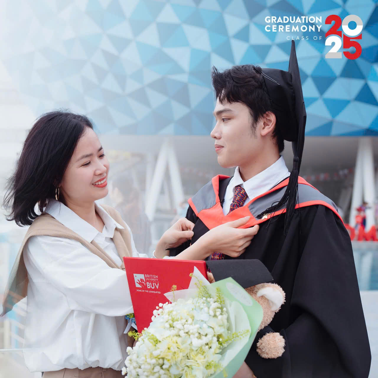 Thuê áo cử nhân Đại học Anh Quốc 