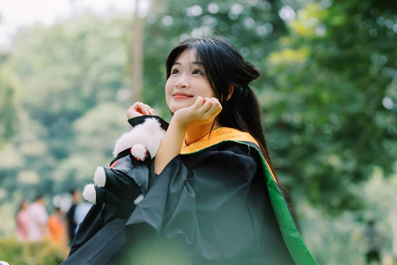 Bán và cho thuê áo cử nhân đại học FPT
