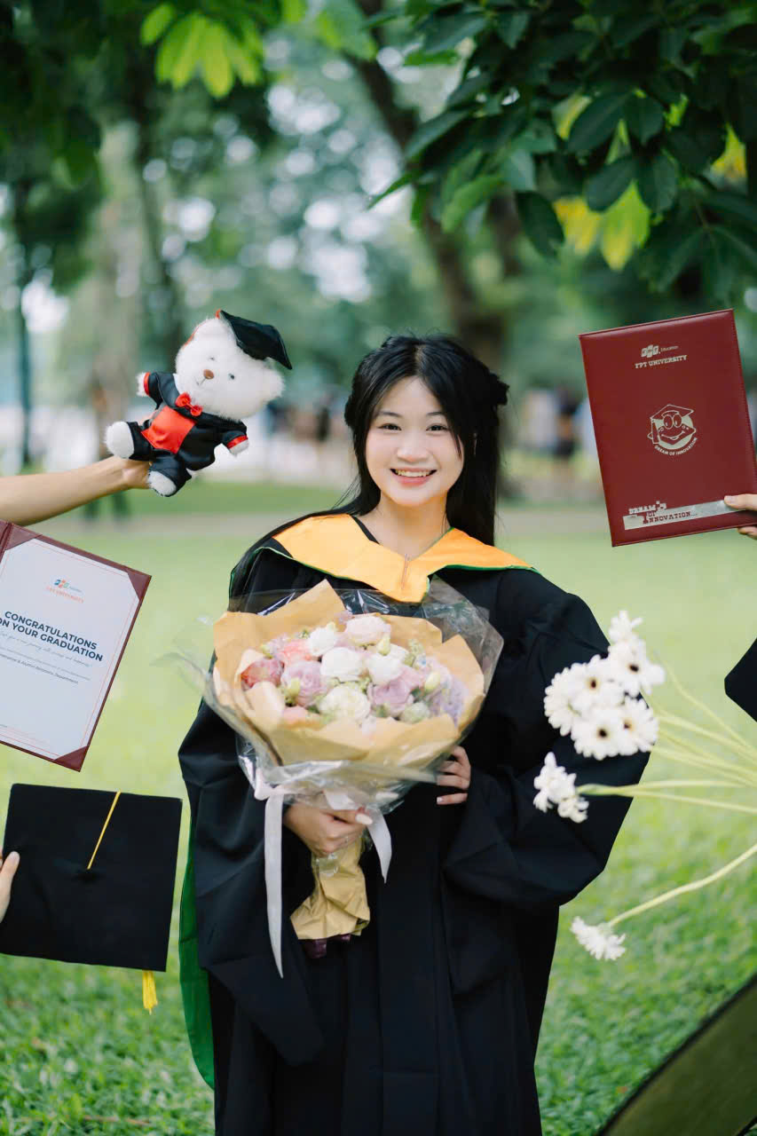 Bán và cho thuê áo cử nhân đại học FPT