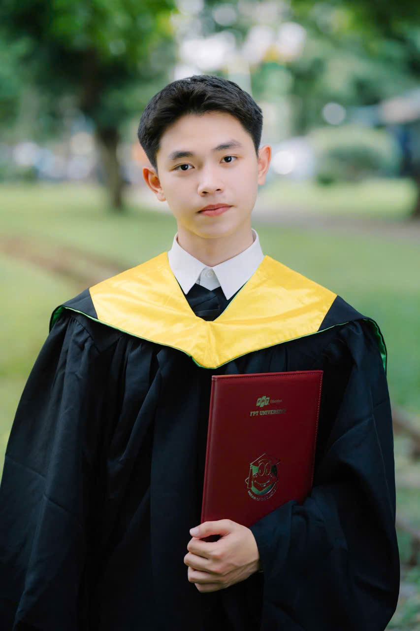 Bán và cho thuê áo cử nhân đại học FPT