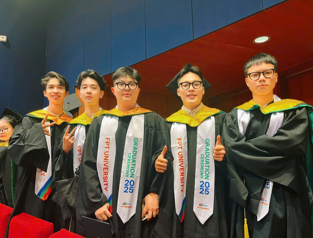 Bán và cho thuê áo cử nhân đại học FPT