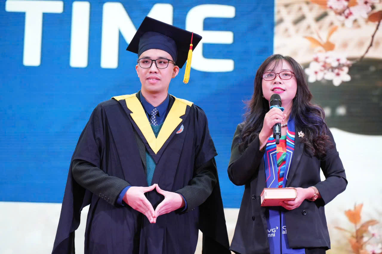 Thuê Áo thạc sĩ đại học Kinh tế Quốc dân