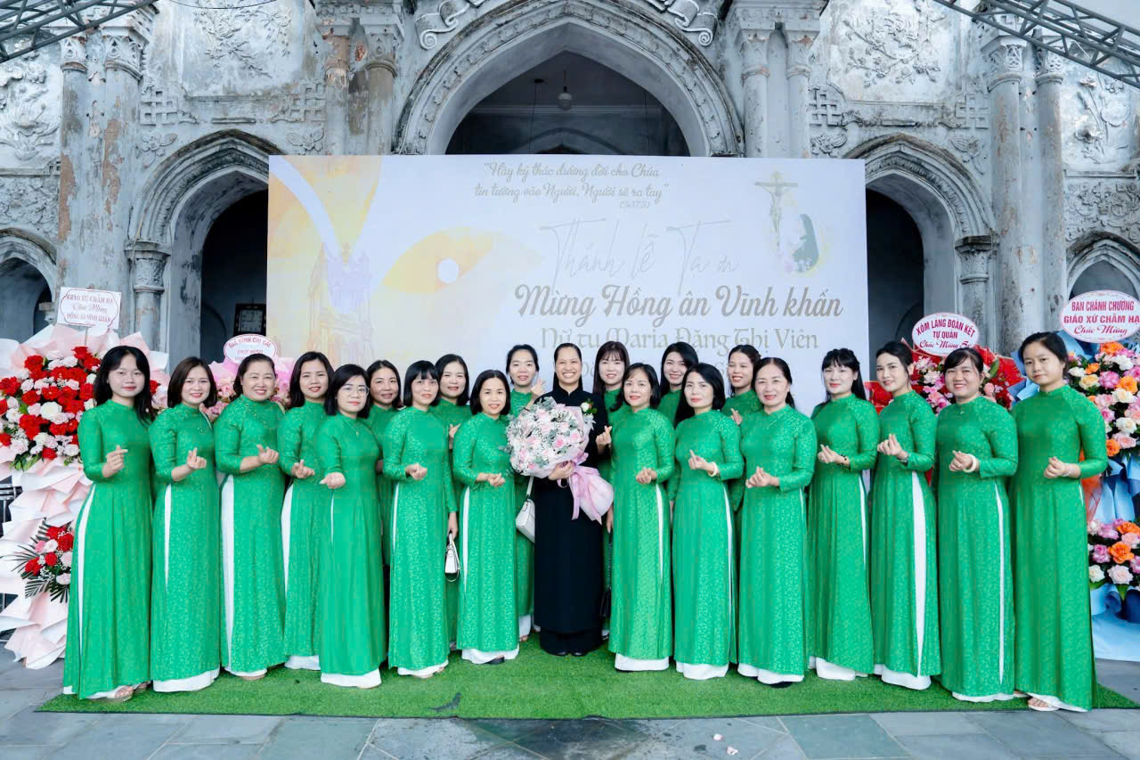 may áo dài ca đoàn