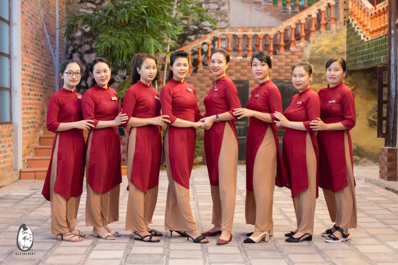 áo dài lễ tân spa