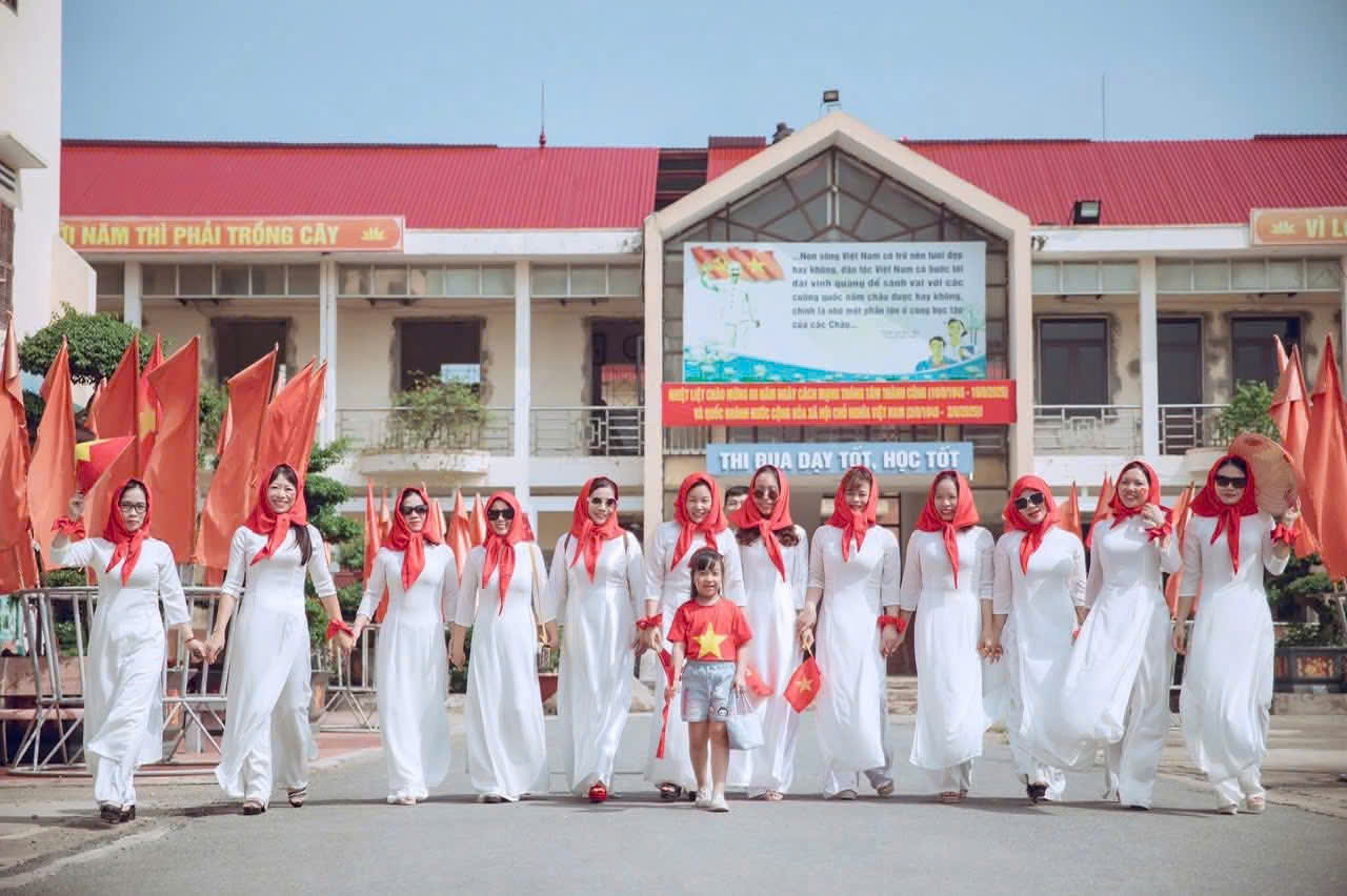 áo dài đồng phục họp lớp