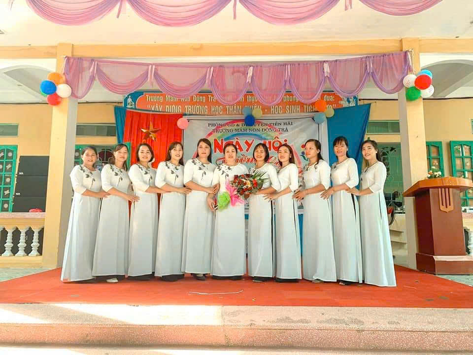 may áo dài đồng phục họp lớp