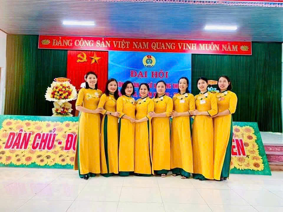 may áo dài đồng phục họp lớp