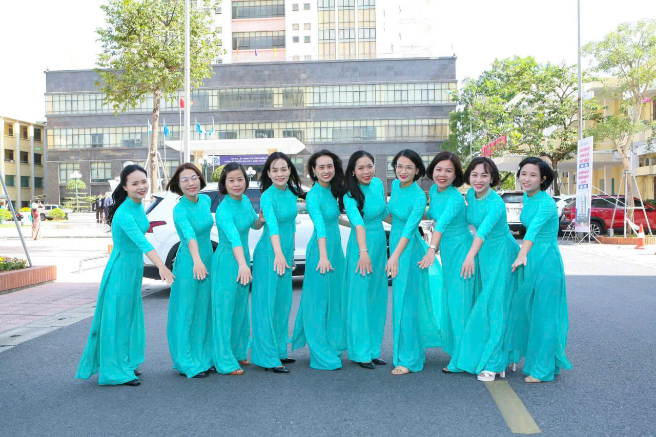 áo dài đồng phục họp lớp