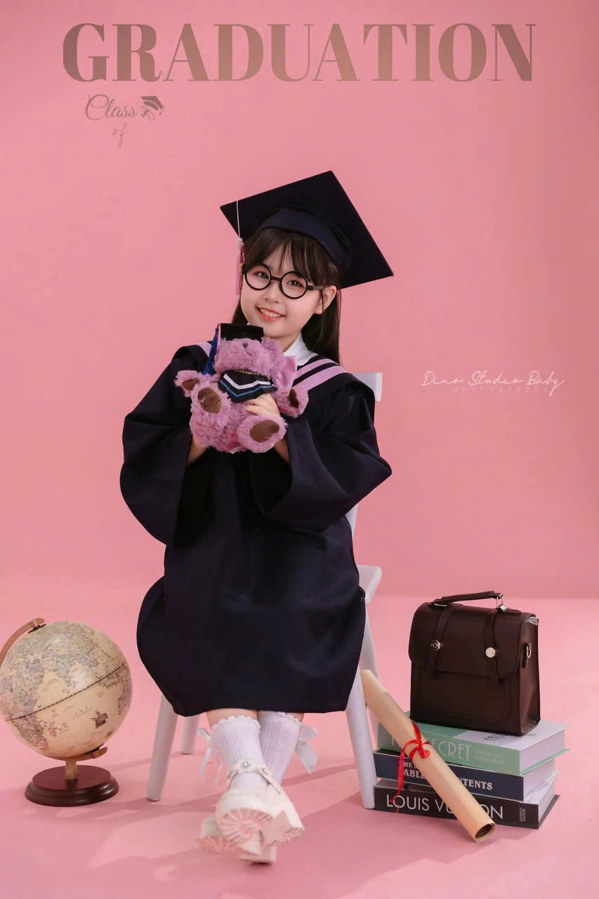 Áo cử nhân mầm non kiểu Hàn Quốc