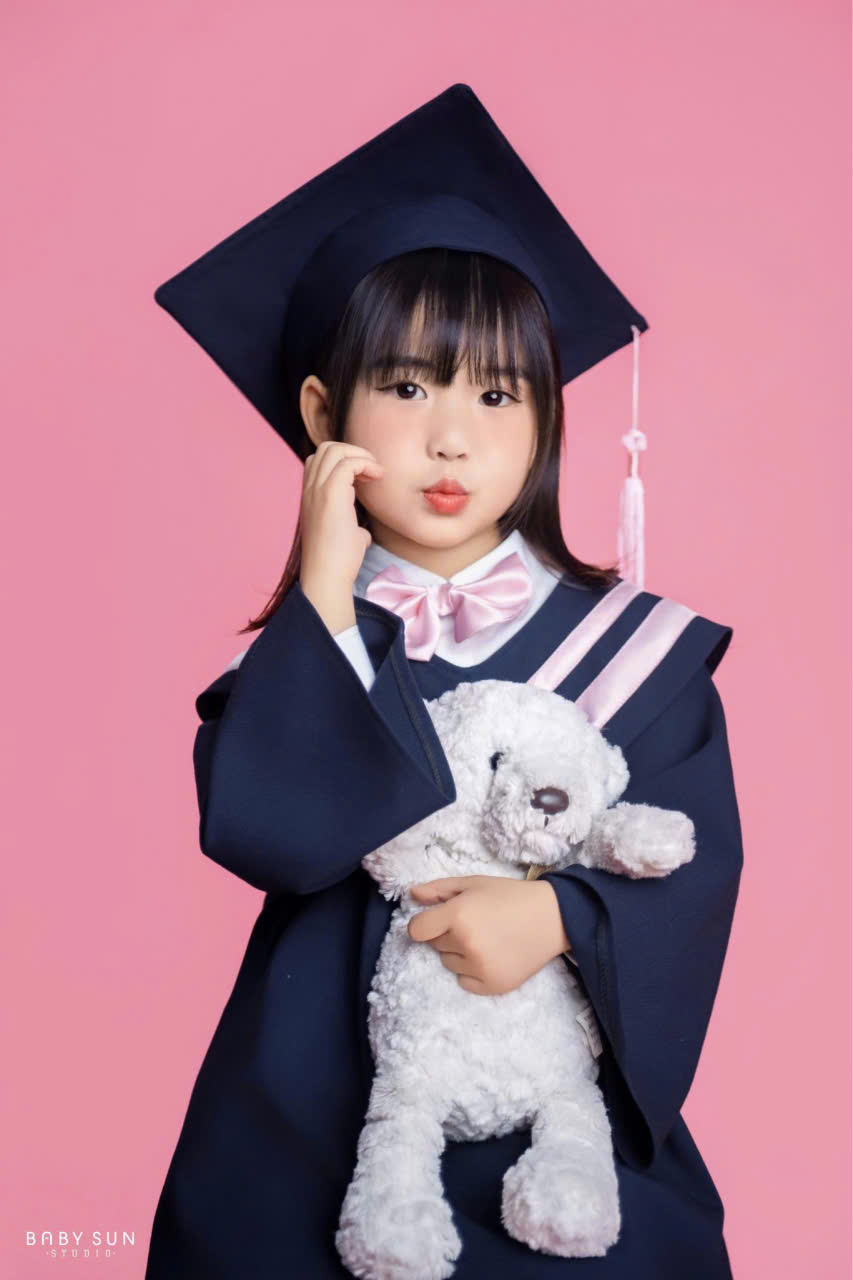 Áo cử nhân mầm non kiểu Hàn Quốc