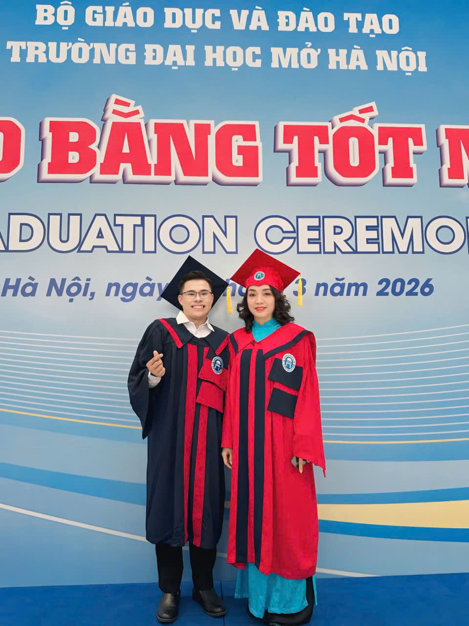 Bán và cho thuê áo cử nhân đại học Mở