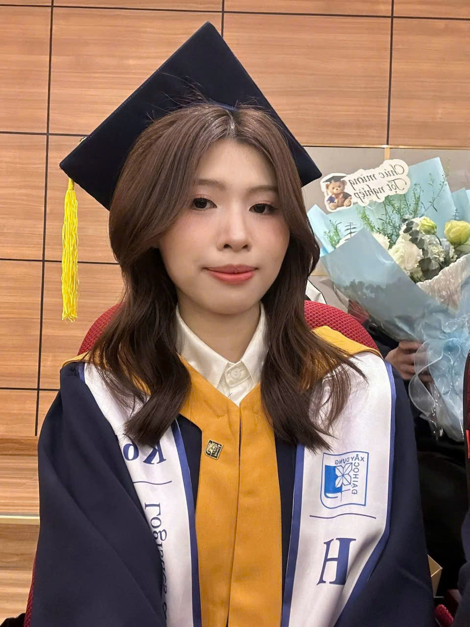 Thuê áo tốt nghiệp đại học Kiến Trúc