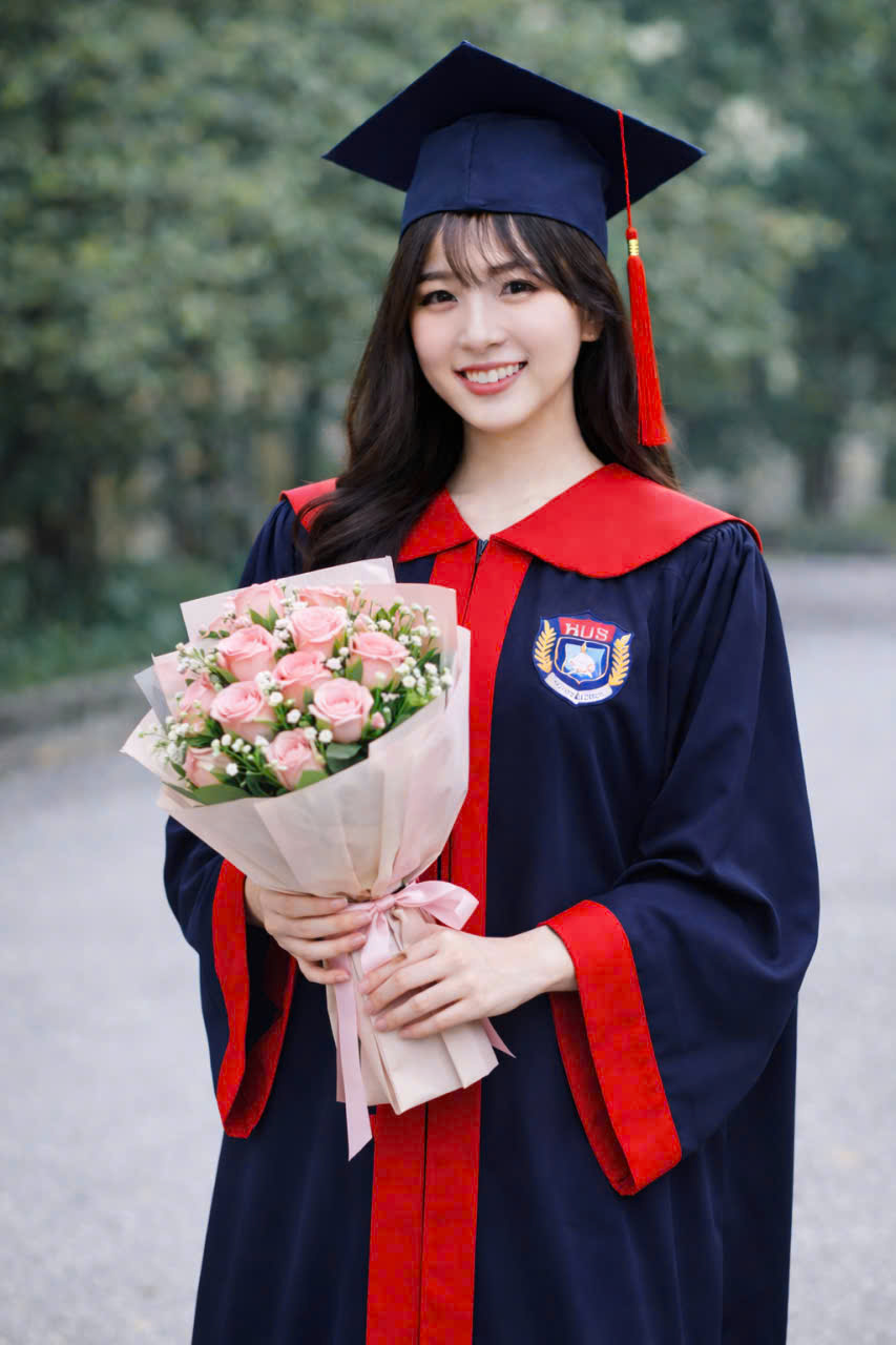 Thuê áo cử nhân HUS giá tốt