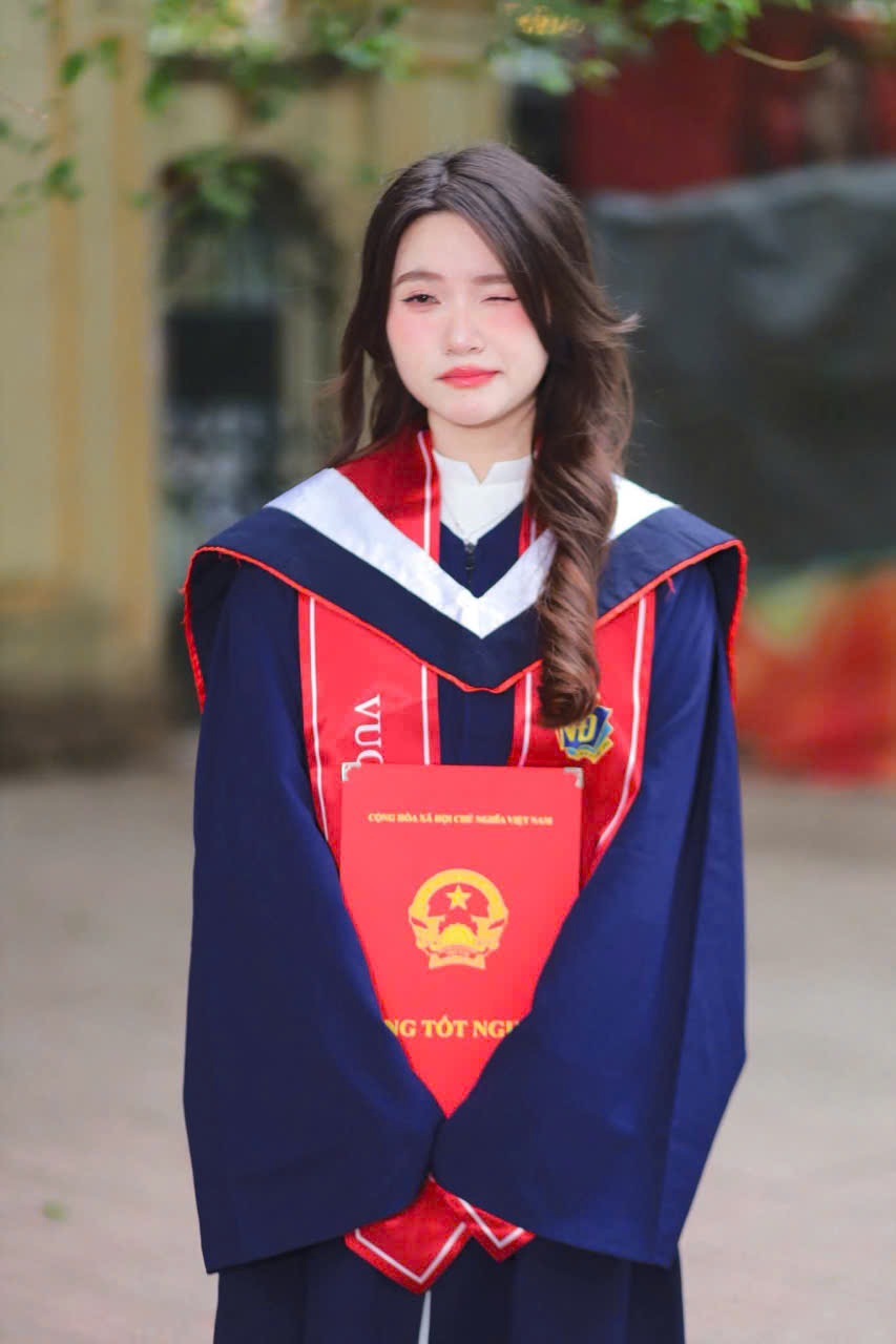 thuê áo cử nhân giá tốt