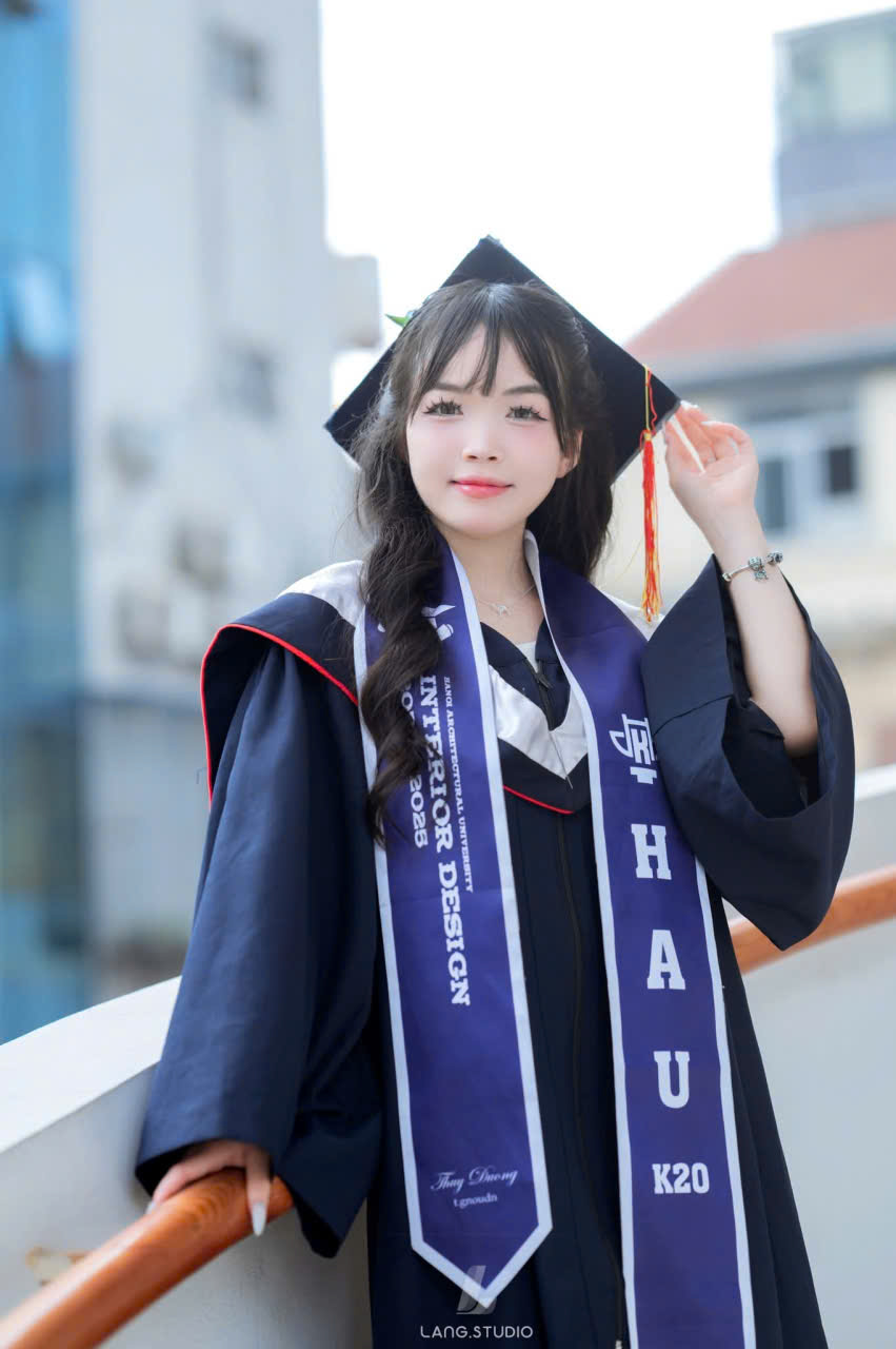 thuê áo chụp kỷ yếu giá tốt