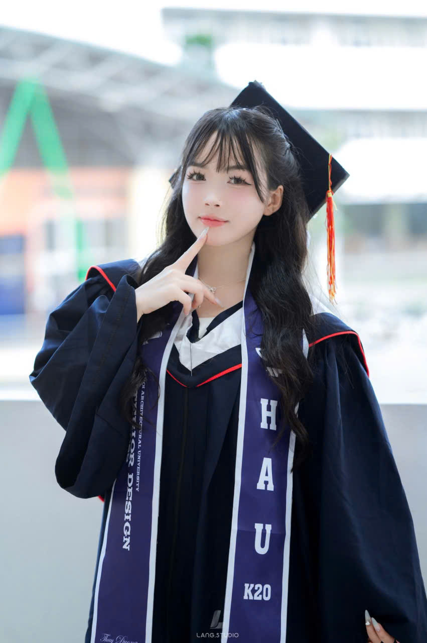 thuê áo cử nhân giá tốt