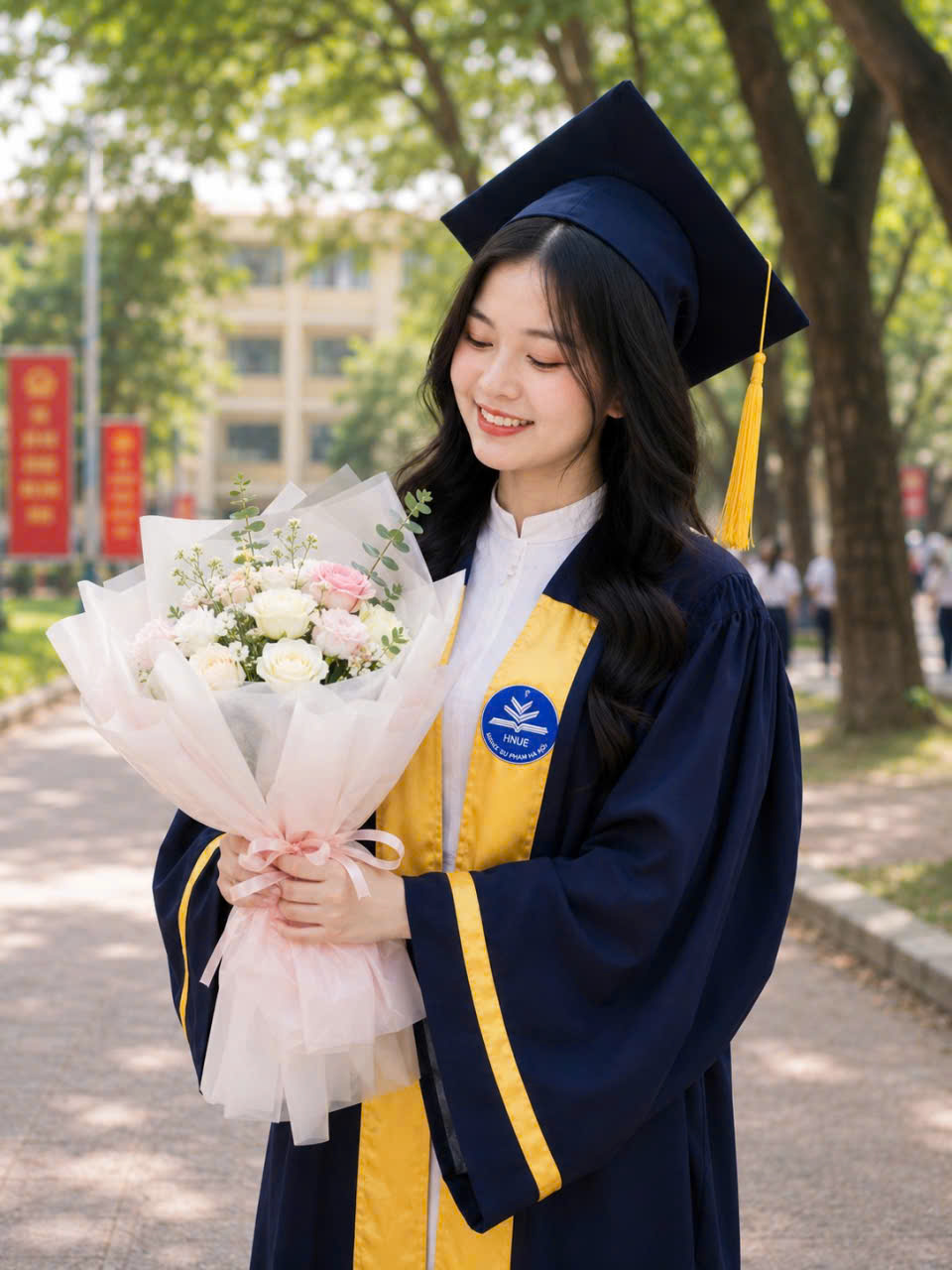 thuê áo cử nhân HNUE